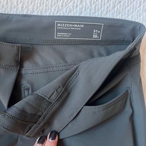 Mizzen+Main Helmsman Chino in Grey